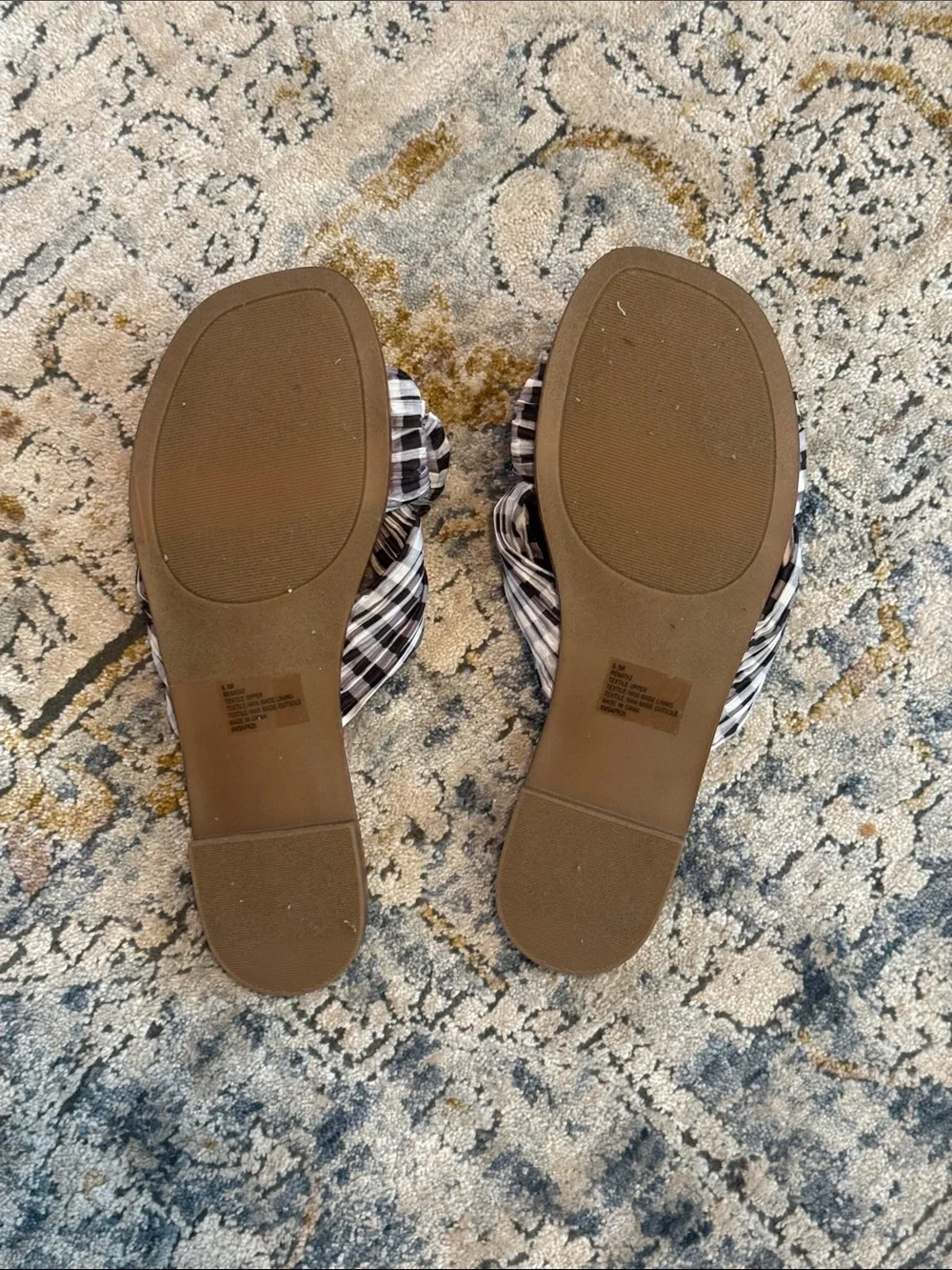 kensie Black & White Gingham Knot Slide Sandals